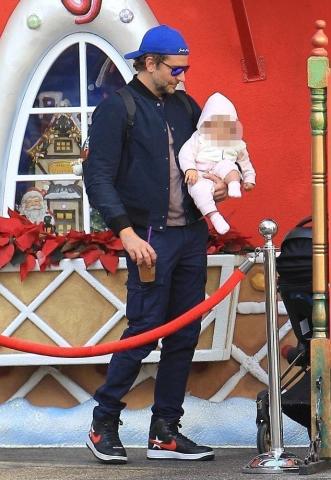 Κάποιος έχει ξελογιαστεί με την κόρη του...