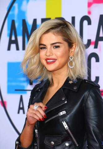 Η Selena Gomez έγινε κατάξανθη 