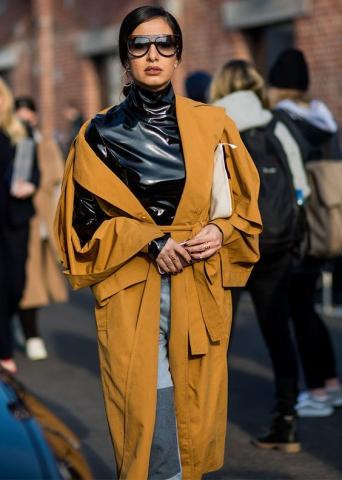 Styling tips για να φορέσεις σωστά τα vinyl ρούχα