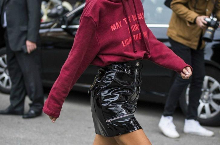 Styling tips για να φορέσεις σωστά τα vinyl ρούχα