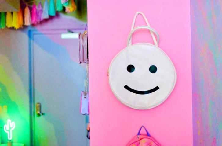 Το πιο δημοφιλές σπίτι του Instagram! Θα έμενες στο πιο πολύχρωμο διαμέρισμα του κόσμου;  Το πιο δημοφιλές σπίτι του Instagram! Θα έμενες στο πιο πολύχρωμο διαμέρισμα του κόσμου;