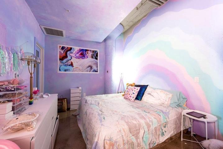 Το πιο δημοφιλές σπίτι του Instagram! Θα έμενες στο πιο πολύχρωμο διαμέρισμα του κόσμου;  Το πιο δημοφιλές σπίτι του Instagram! Θα έμενες στο πιο πολύχρωμο διαμέρισμα του κόσμου;