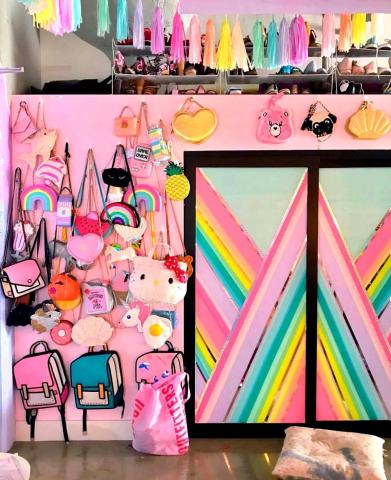 Το πιο δημοφιλές σπίτι του Instagram! Θα έμενες στο πιο πολύχρωμο διαμέρισμα του κόσμου;  Το πιο δημοφιλές σπίτι του Instagram! Θα έμενες στο πιο πολύχρωμο διαμέρισμα του κόσμου;