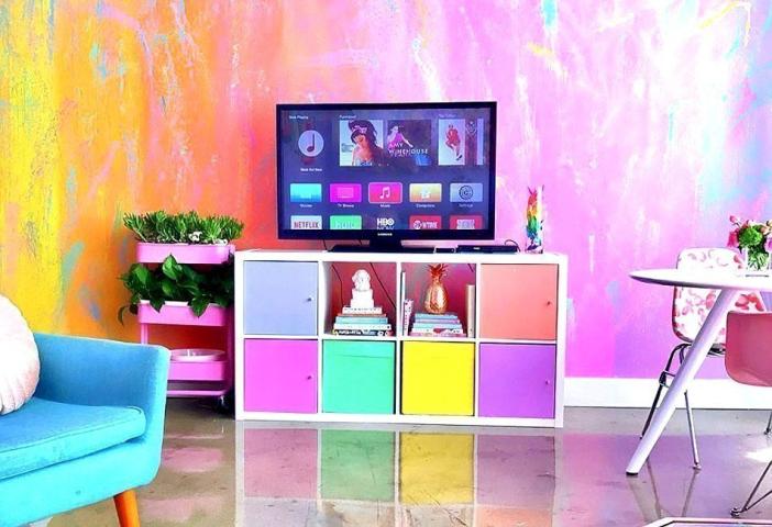 Το πιο δημοφιλές σπίτι του Instagram! Θα έμενες στο πιο πολύχρωμο διαμέρισμα του κόσμου;  Το πιο δημοφιλές σπίτι του Instagram! Θα έμενες στο πιο πολύχρωμο διαμέρισμα του κόσμου;