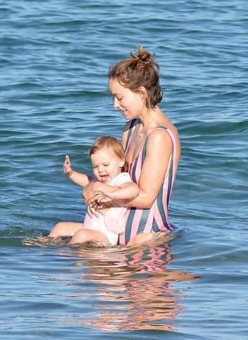 Wet and Wilde - Γιατί μας αρέσει πολύ η Olivia Wet and Wilde - Γιατί μας αρέσει πολύ η Olivia