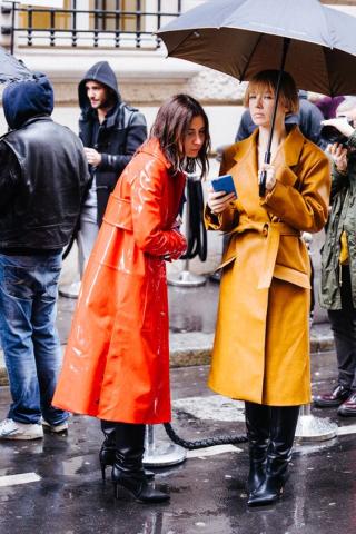 Αυτά είναι τα κομμάτια-κλειδιά που θα ολοκληρώσουν ένα rainy outfit