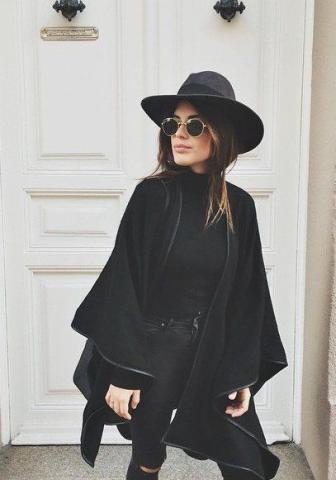 8 outfits που θα σου αποδείξουν πως το total black δεν είναι ποτέ βαρετό