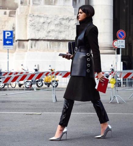 8 outfits που θα σου αποδείξουν πως το total black δεν είναι ποτέ βαρετό