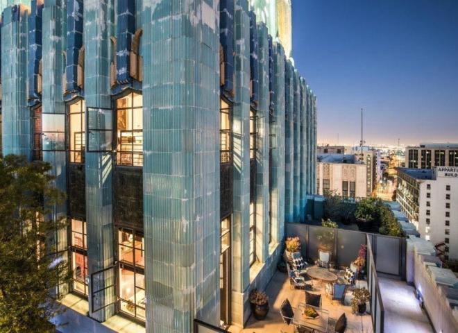 Ο Johnny Depp μας ξεναγεί στο σπίτι του και μας αφήνει με το στόμα ανοιχτό Ο Johnny Depp μας ξεναγεί στο σπίτι του και μας αφήνει με το στόμα ανοιχτό