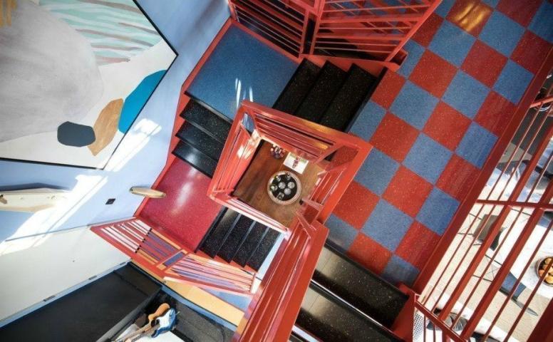 Ο Johnny Depp μας ξεναγεί στο σπίτι του και μας αφήνει με το στόμα ανοιχτό Ο Johnny Depp μας ξεναγεί στο σπίτι του και μας αφήνει με το στόμα ανοιχτό