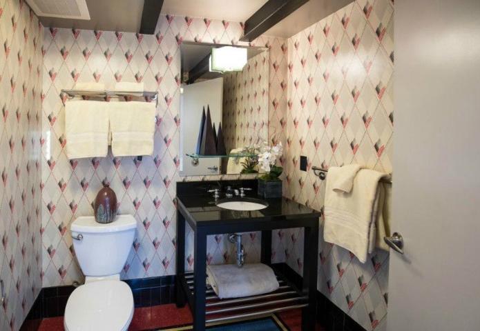 Ο Johnny Depp μας ξεναγεί στο σπίτι του και μας αφήνει με το στόμα ανοιχτό Ο Johnny Depp μας ξεναγεί στο σπίτι του και μας αφήνει με το στόμα ανοιχτό