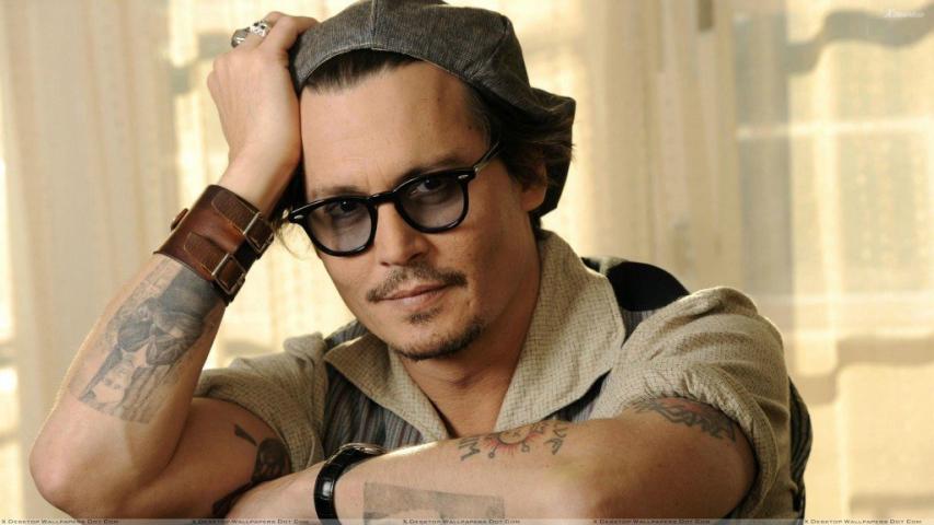 Ο Johnny Depp μας ξεναγεί στο σπίτι του και μας αφήνει με το στόμα ανοιχτό Ο Johnny Depp μας ξεναγεί στο σπίτι του και μας αφήνει με το στόμα ανοιχτό