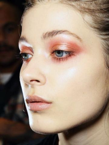 Xmas makeup look: 6 τρόποι για να φορέσεις την metallic σκιά Xmas makeup look: 6 τρόποι για να φορέσεις την metallic σκιά