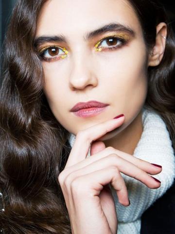 Xmas makeup look: 6 τρόποι για να φορέσεις την metallic σκιά Xmas makeup look: 6 τρόποι για να φορέσεις την metallic σκιά