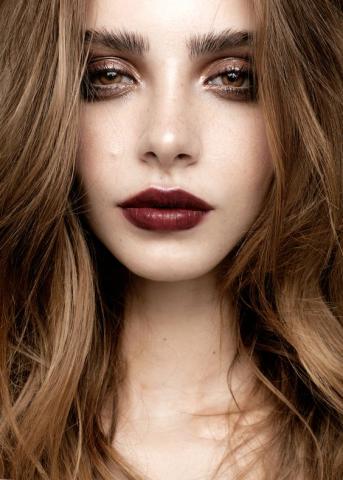 Xmas makeup look: 6 τρόποι για να φορέσεις την metallic σκιά Xmas makeup look: 6 τρόποι για να φορέσεις την metallic σκιά