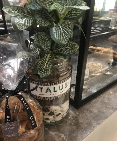 Στο Italus θα πιεις cappuccino σε μπισκοτένιο φλυτζανάκι και όχι μόνο! Στο Italus θα πιεις cappuccino σε μπισκοτένιο φλυτζανάκι και όχι μόνο!