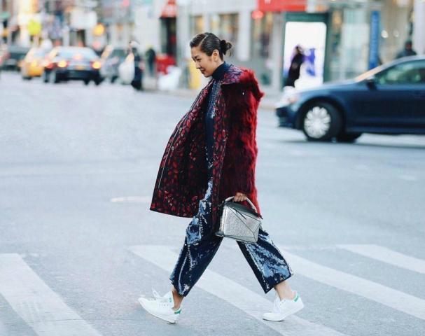 Η ολόσωμη φόρμα γίνεται το must-have κομμάτι των γιορτών