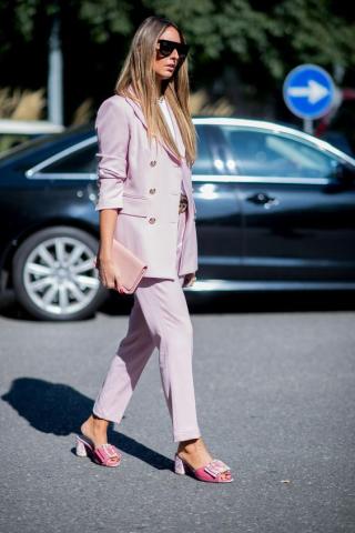 Styling tips για να φορέσεις σωστά το μονόχρωμο κοστούμι Styling tips για να φορέσεις σωστά το μονόχρωμο κοστούμι