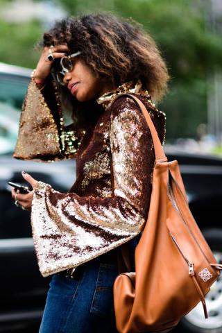 Christmas trend: Ώρα να βάλεις λίγη λάμψη στο καθημερινό σου στιλ Christmas trend: Ώρα να βάλεις λίγη λάμψη στο καθημερινό σου στιλ