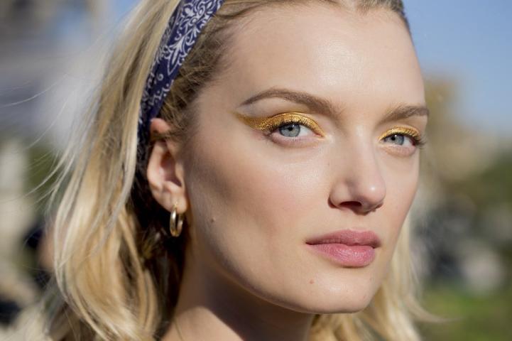 Αυτή είναι η πιο γιορτινή πινελιά που πρέπει να έχει το μακιγιάζ σου