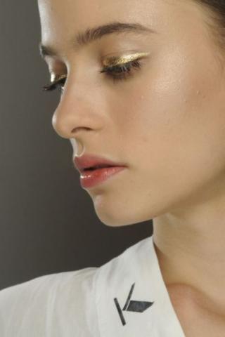 Αυτή είναι η πιο γιορτινή πινελιά που πρέπει να έχει το μακιγιάζ σου