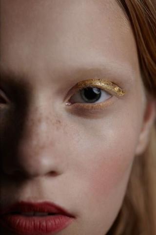 Αυτή είναι η πιο γιορτινή πινελιά που πρέπει να έχει το μακιγιάζ σου