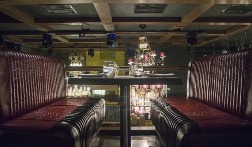 Το Rock n Roll στο Κολωνάκι επέστρεψε και αυτό αποτελεί είδηση για την Αθηναϊκή νύχτα! Το Rock n Roll στο Κολωνάκι επέστρεψε και αυτό αποτελεί είδηση για την Αθηναϊκή νύχτα!