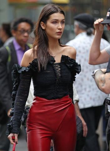 5+1 Ιδέες για να φορέσεις το χρώμα των γιορτών και να μη δείχνει υπερβολικό 5+1 Ιδέες για να φορέσεις το χρώμα των γιορτών και να μη δείχνει υπερβολικό