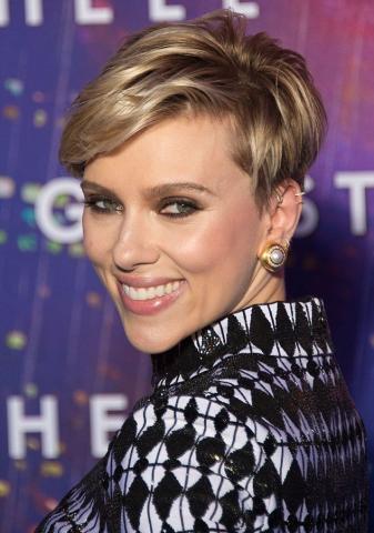 Η Scarlett Johansson σε πρεμιέρα με κοσμήματα ελληνικού οίκου