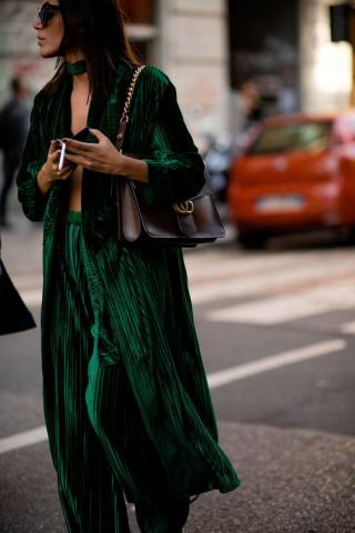 Βελούδο VS Παγιέτα: Τι να επιλέξεις για το Χριστουγεννιάτικο ρεβεγιόν Βελούδο VS Παγιέτα: Τι να επιλέξεις για το Χριστουγεννιάτικο ρεβεγιόν