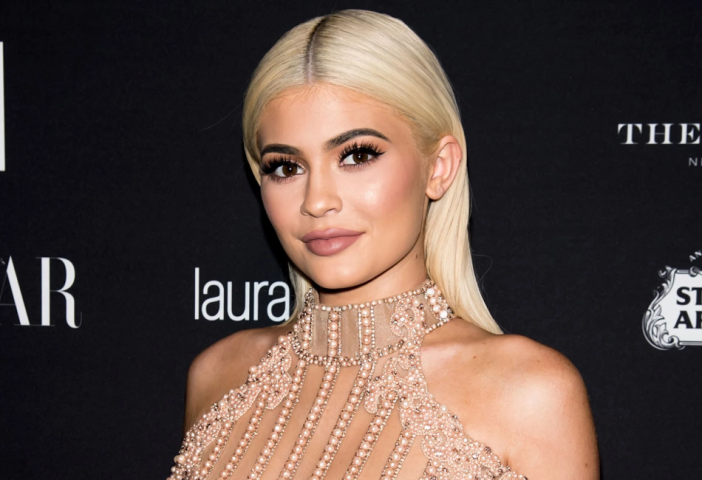 Kylie Jenner: Η ολική «μεταμόρφωση» από τις πλαστικές μέσα από 15 φωτογραφίες 