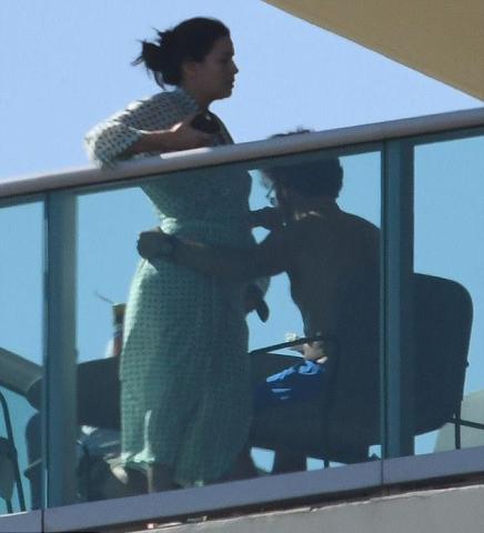 Οι πρώτες φωτογραφίες της εγκύου Eva Longoria (φυσικά με φουσκωμένη κοιλίτσα)