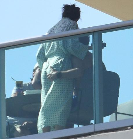 Οι πρώτες φωτογραφίες της εγκύου Eva Longoria (φυσικά με φουσκωμένη κοιλίτσα)