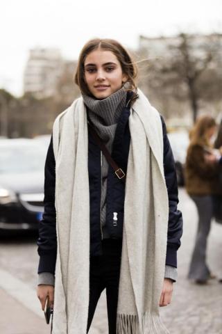 Blanket Scarf: Το απαραίτητο χειμερινό αξεσουάρ που θα προσθέσει στιλ στην εμφάνισή σου