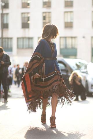 Blanket Scarf: Το απαραίτητο χειμερινό αξεσουάρ που θα προσθέσει στιλ στην εμφάνισή σου