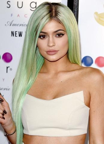 Όταν οι celebrities λένε «ναι» στις περούκες: Θα πίστευες ποτέ ότι αυτά τα μαλλιά είναι πρόσθετα;