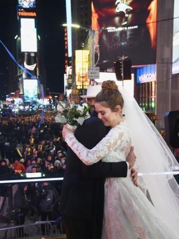 Η Maria Menounos παντρεύτηκε σε live σύνδεση στην Times Square