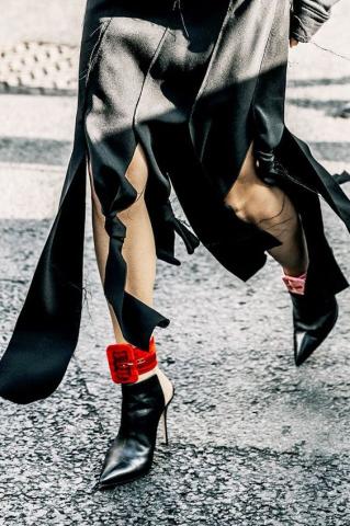 Ankle Cuff: Το καινούριο αξεσουάρ που δεν πρέπει να λείπει από τη φετινή συλλογή σου Ankle Cuff: Το καινούριο αξεσουάρ που δεν πρέπει να λείπει από τη φετινή συλλογή σου