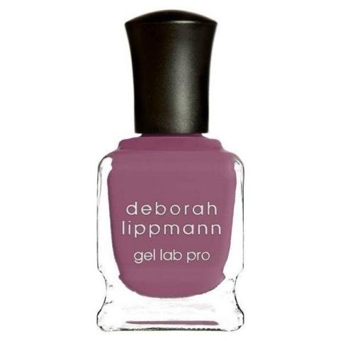 7 βερνίκια νυχιών στις αποχρώσεις του μωβ 7 βερνίκια νυχιών στις αποχρώσεις του μωβ