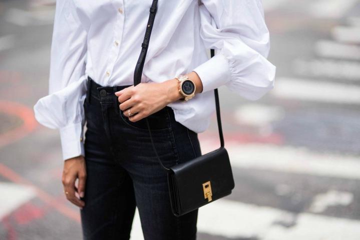 9+1 μοναδικοί τρόποι να φορέσεις το λευκό πουκάμισο στο γραφείο 9+1 μοναδικοί τρόποι να φορέσεις το λευκό πουκάμισο στο γραφείο