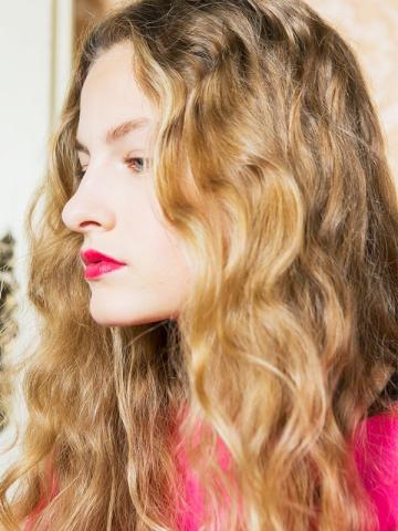 Blonde highlights: Η τάση στα μαλλιά που θα λατρέψεις κι αυτή τη χρονιά Blonde highlights: Η τάση στα μαλλιά που θα λατρέψεις κι αυτή τη χρονιά