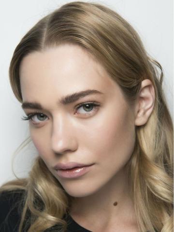 Blonde highlights: Η τάση στα μαλλιά που θα λατρέψεις κι αυτή τη χρονιά Blonde highlights: Η τάση στα μαλλιά που θα λατρέψεις κι αυτή τη χρονιά