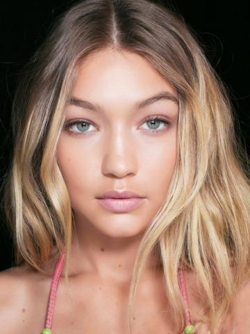 Blonde highlights: Η τάση στα μαλλιά που θα λατρέψεις κι αυτή τη χρονιά Blonde highlights: Η τάση στα μαλλιά που θα λατρέψεις κι αυτή τη χρονιά