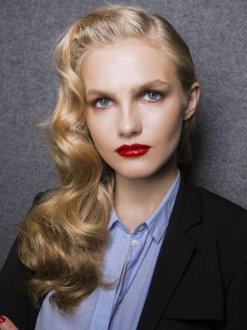 Blonde highlights: Η τάση στα μαλλιά που θα λατρέψεις κι αυτή τη χρονιά Blonde highlights: Η τάση στα μαλλιά που θα λατρέψεις κι αυτή τη χρονιά