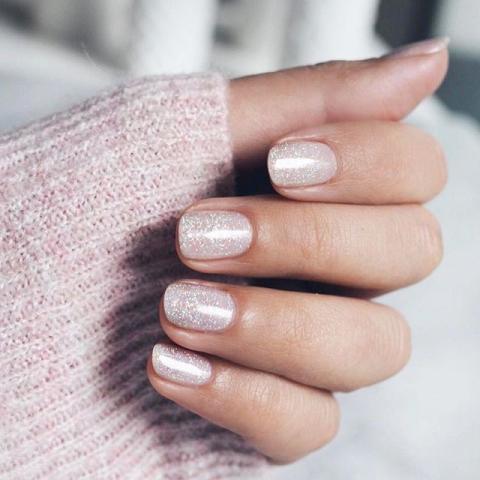 9 αποχρώσεις που θα κάνουν το χειμωνιάτικο μανικιούρ σου πιο ‘’cozy’’ 9 αποχρώσεις που θα κάνουν το χειμωνιάτικο μανικιούρ σου πιο ‘’cozy’’