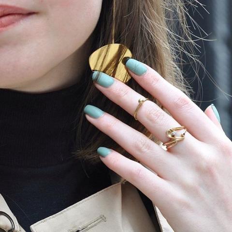 9 αποχρώσεις που θα κάνουν το χειμωνιάτικο μανικιούρ σου πιο ‘’cozy’’ 9 αποχρώσεις που θα κάνουν το χειμωνιάτικο μανικιούρ σου πιο ‘’cozy’’