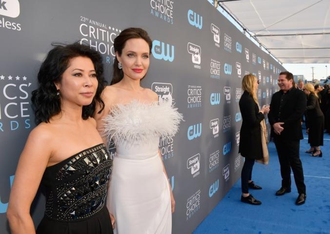 Critics’ Choice Awards: Η εμφάνιση της Angelina Jolie παραήταν extra small