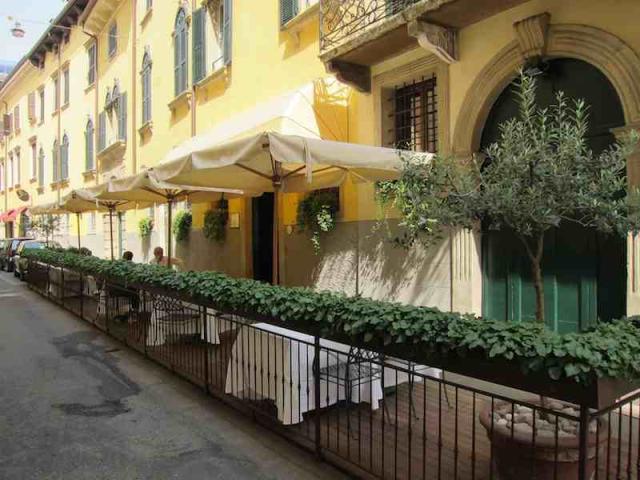 Βερόνα: Η πόλη του έρωτα που σε περιμένει το μπαλκόνι της Ιουλιέτας Βερόνα: Η πόλη του έρωτα που σε περιμένει το μπαλκόνι της Ιουλιέτας