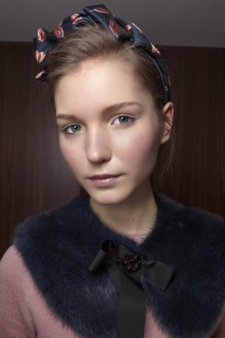 Headbands: Η τάση στο hairlook που πρέπει να δοκιμάσεις Headbands: Η τάση στο hairlook που πρέπει να δοκιμάσεις