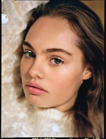 Beauty inspo: H ανανεωμένη εκδοχή του glitter για το 2018